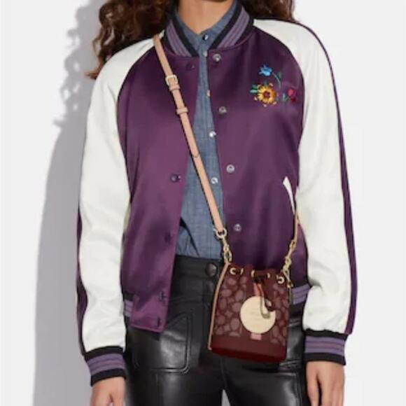 COACH MINI DEMPSEY BUCKET BAG IN SIGNATURE JACQUARD WITH STRIPE & COACH PATCH - Picture 3 of 5